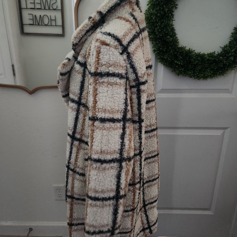NWT Altard State Stoosh Plaid Sherpa Coat - Cream and Black - Picture 4 of 6